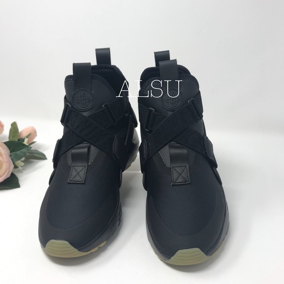 Nike Air Huarache City Black W AUTHENTIC - Picture 4 of 8